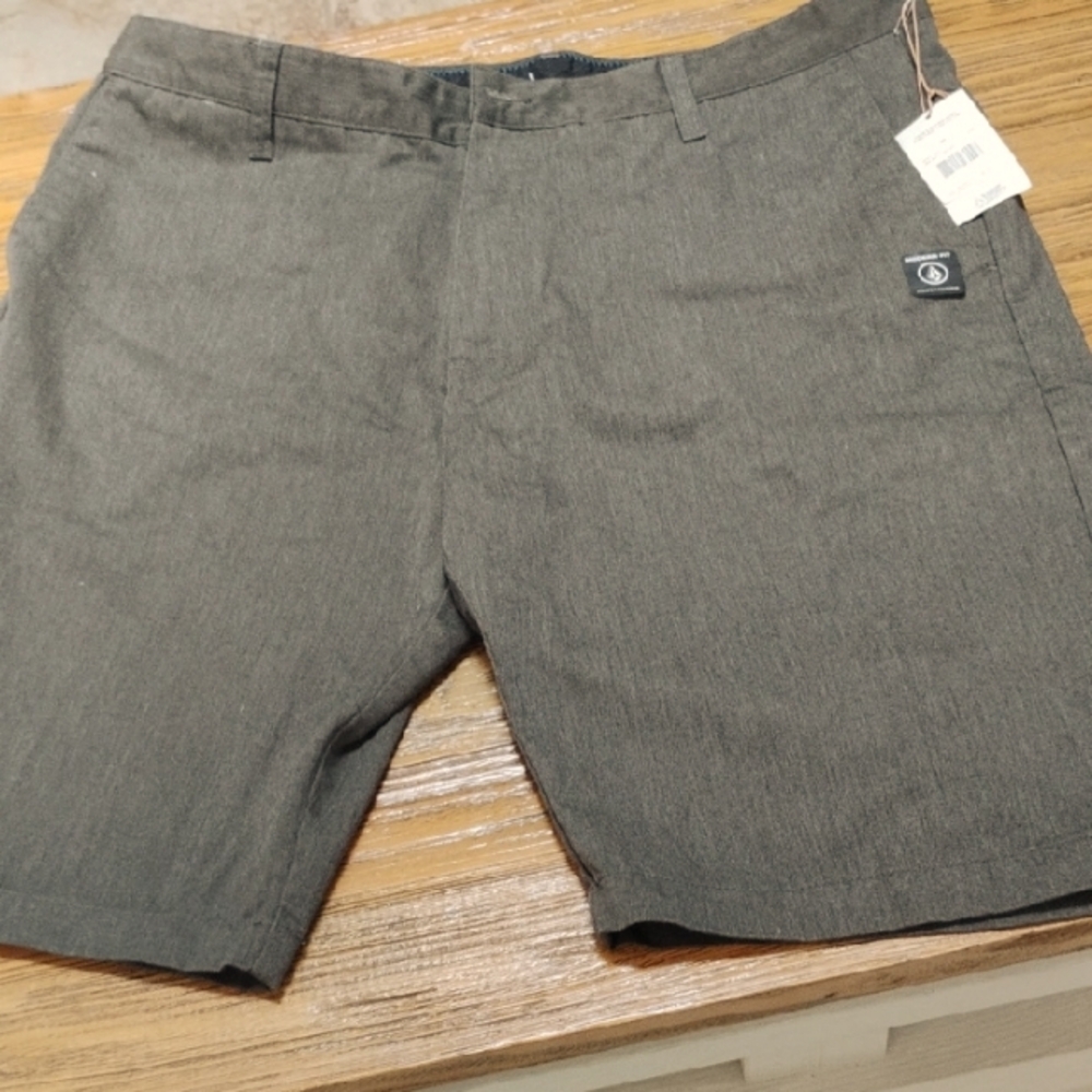 Volcom Men's Shorts Size 38